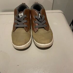 Carter's Kids Sneakers in Brown and Tan